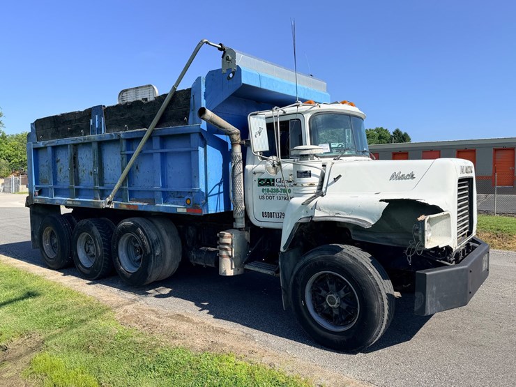 1993-mack-dm690s-image-13