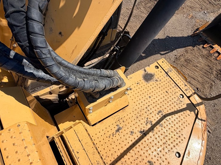 2010-caterpillar-328d-image-159