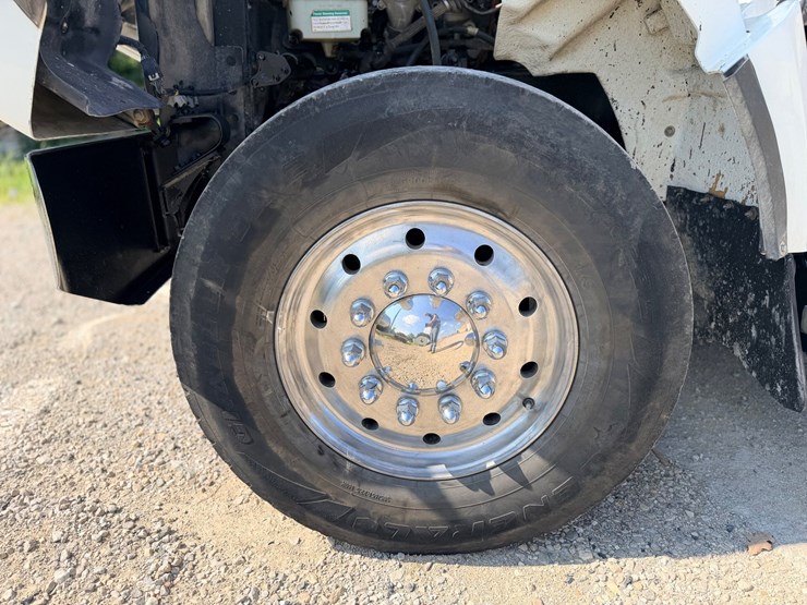 2016-western-star-4700-image-100