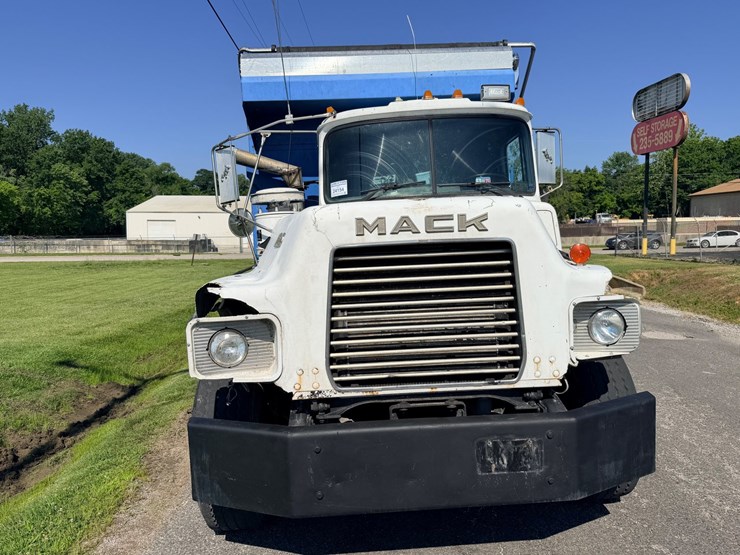 1993-mack-dm690s-image-15