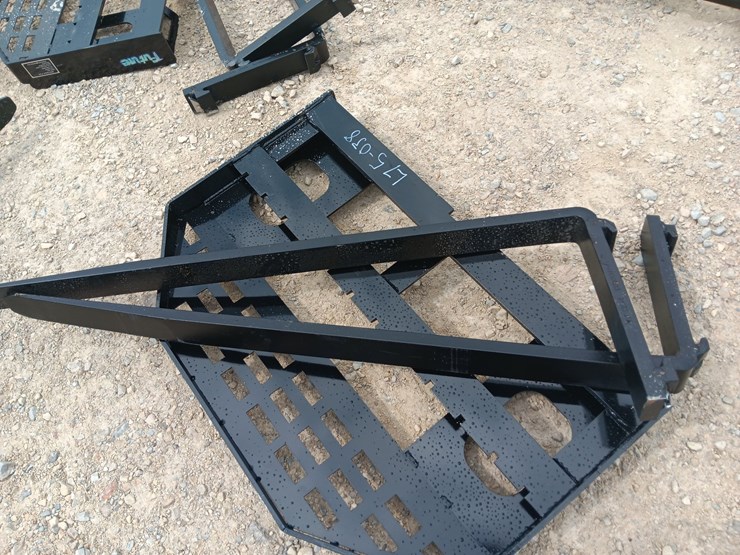 #l75-038-•-future-pallet-fork-skid-steer-attachment-image-6