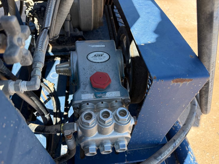 caterpillar-550-image-9