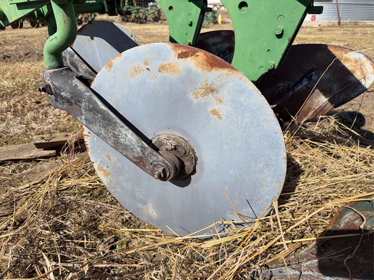 john-deere-three-point-two-bottom-plow-image-18