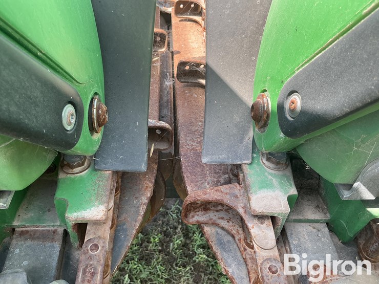 2011-john-deere-608c-image-17