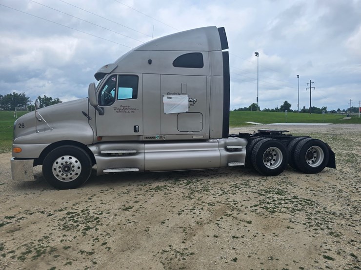 2010-kenworth-t2000-image-6