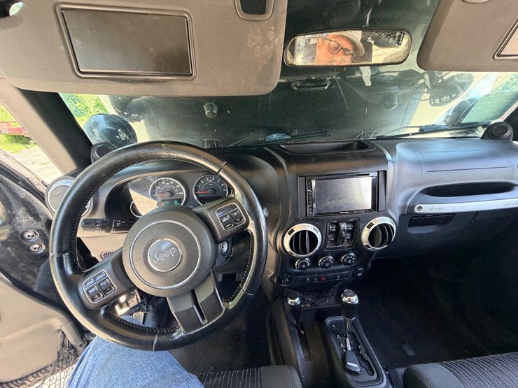 2011-jeep-wrangler-image-38
