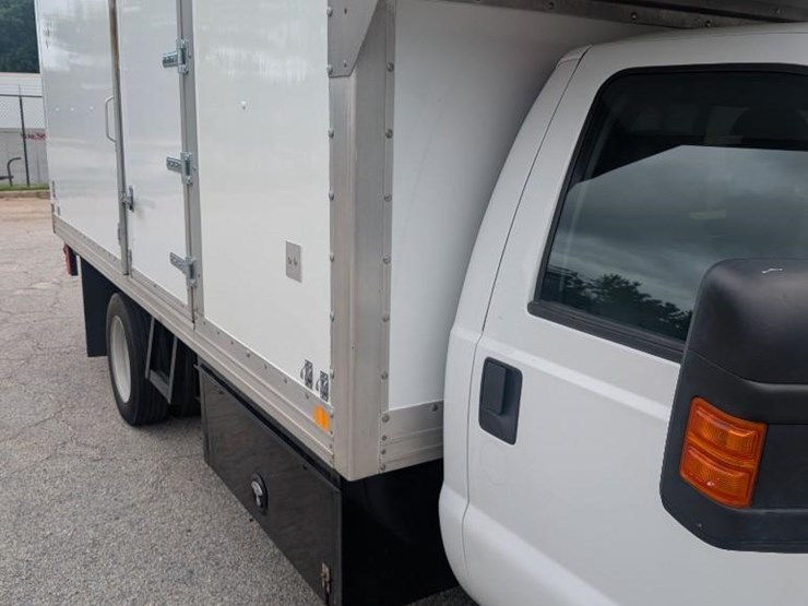 2013-ford-f550-image-16