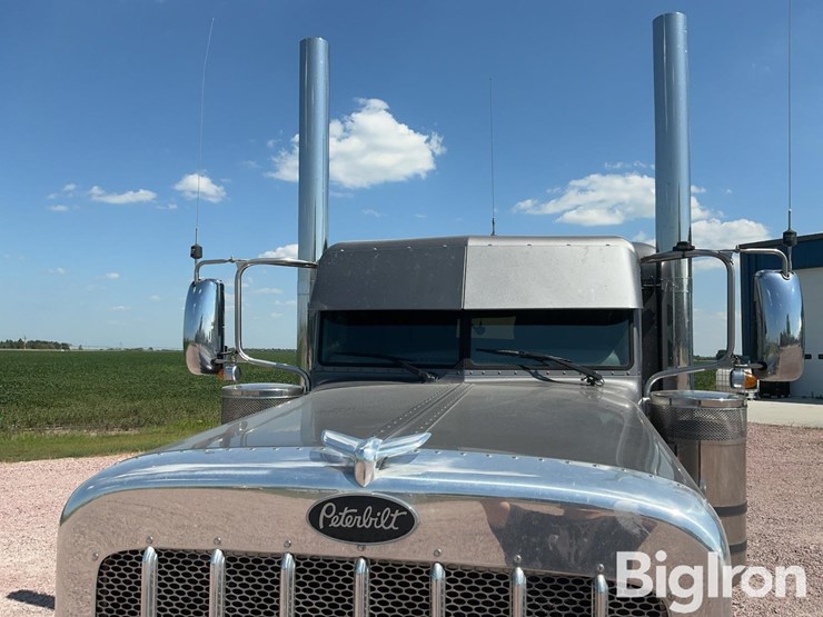 2012-peterbilt-389-image-15