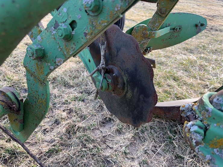 john-deere-pull-type-three-bottom-plow-image-29