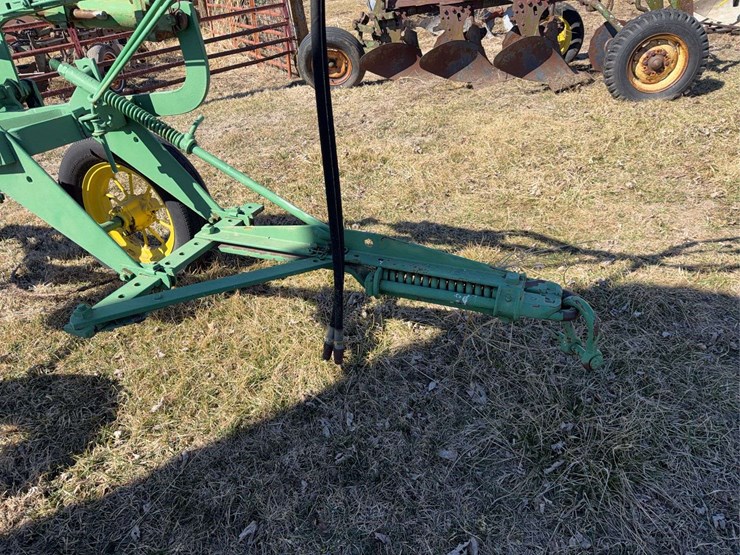 john-deere-pull-type-two-bottom-plow-image-14
