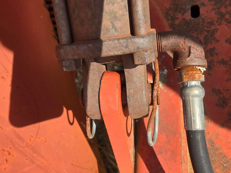 hesston-1110-image-21