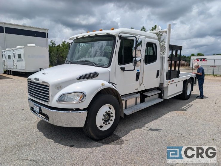 2011-freightliner-m2-stakebed-truck-image-1