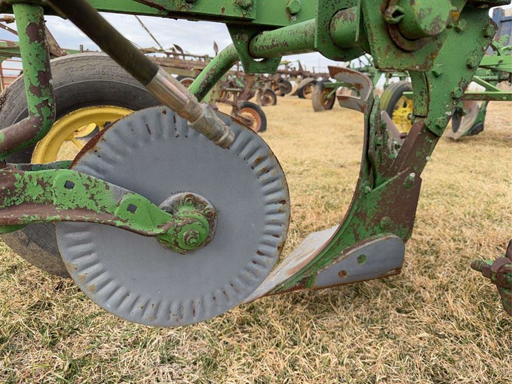 john-deere-pull-type-three-bottom-plow-image-21
