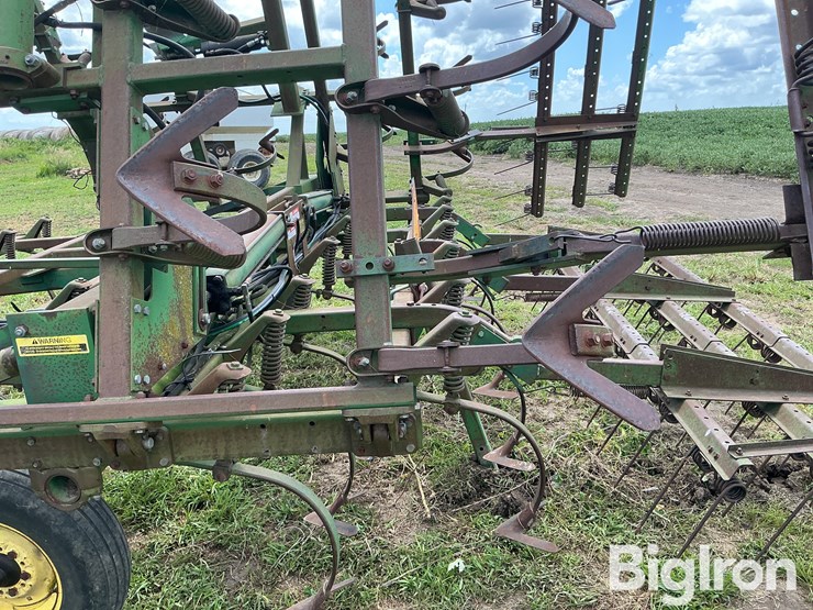 john-deere-field-cultivator-image-13