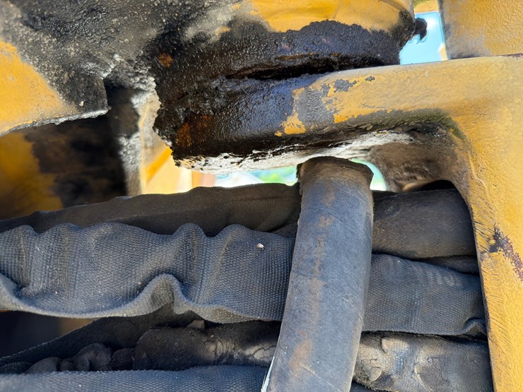 2000-deere-710d-image-91