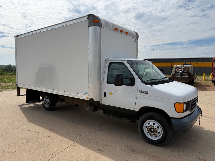 2003-ford-e350-sd-image-4