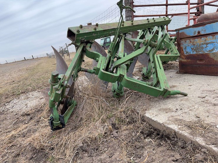 john-deere-three-point-four-bottom-plow-image-7