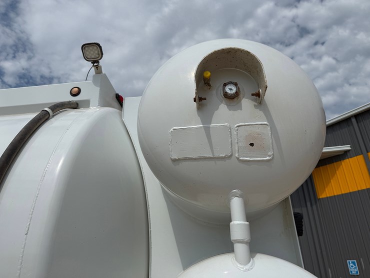 2019-peterbilt-389-image-31