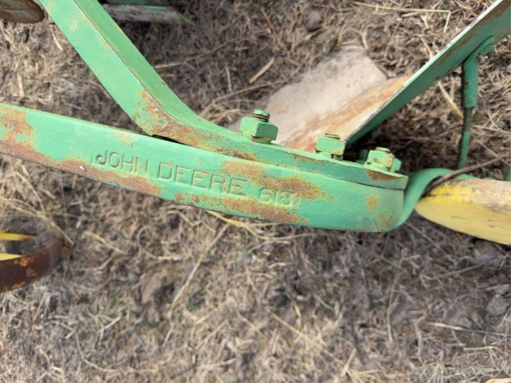 john-deere-pull-type-two-bottom-plow-image-18
