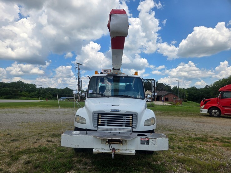 2007-freightliner-m2-106-image-21