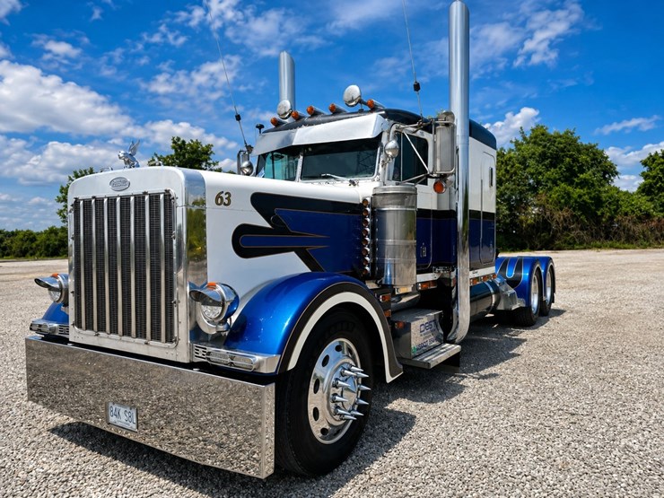 2000-peterbilt-379-image-1