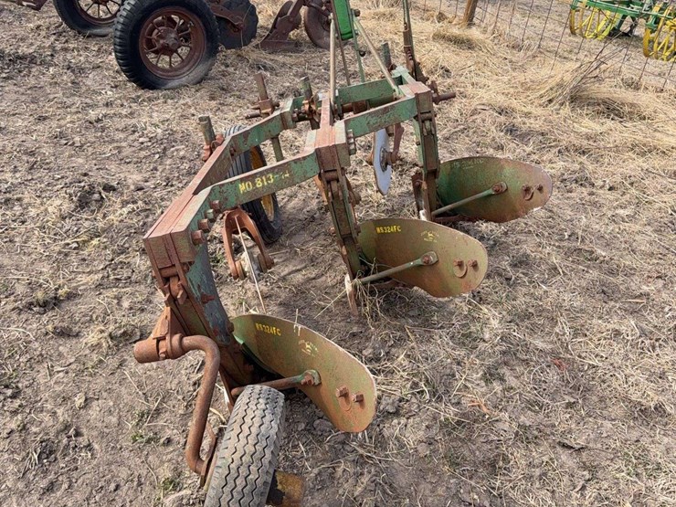 john-deere-three-point-three-bottom-plow-image-4
