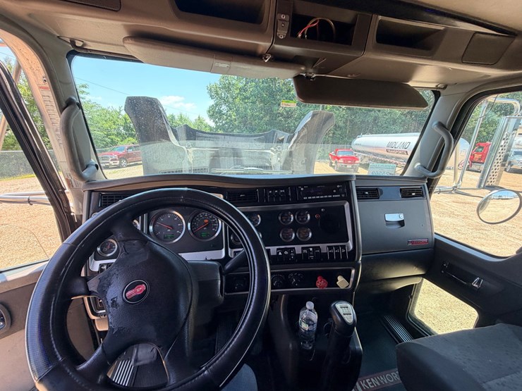 2010-kenworth-t800-image-111