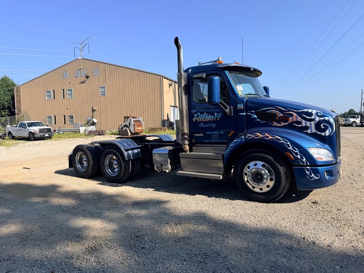 2021-peterbilt-579-image-24