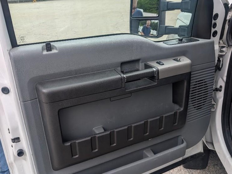 2013-ford-f550-image-5