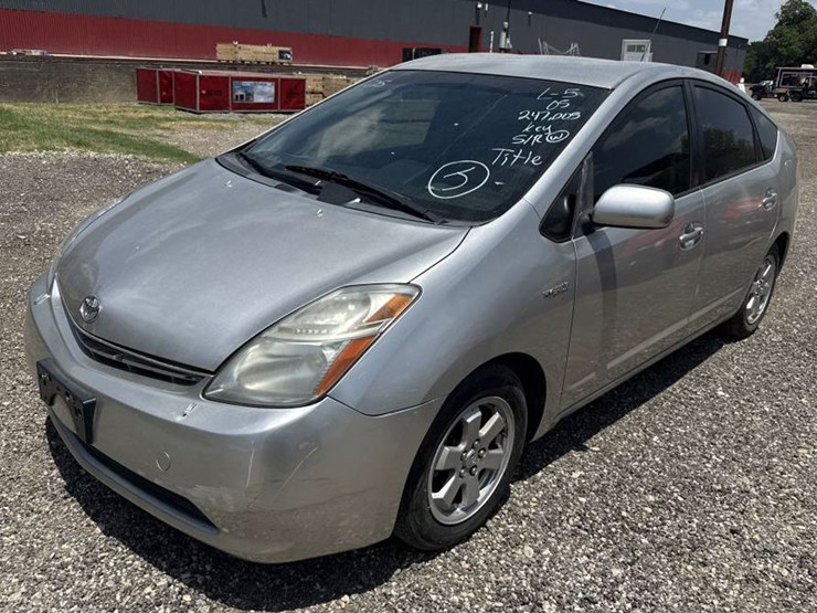 #64-•-2005-toyota-prius-image-1