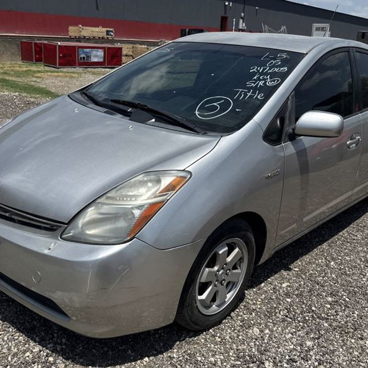 #64 • 2005 Toyota Prius