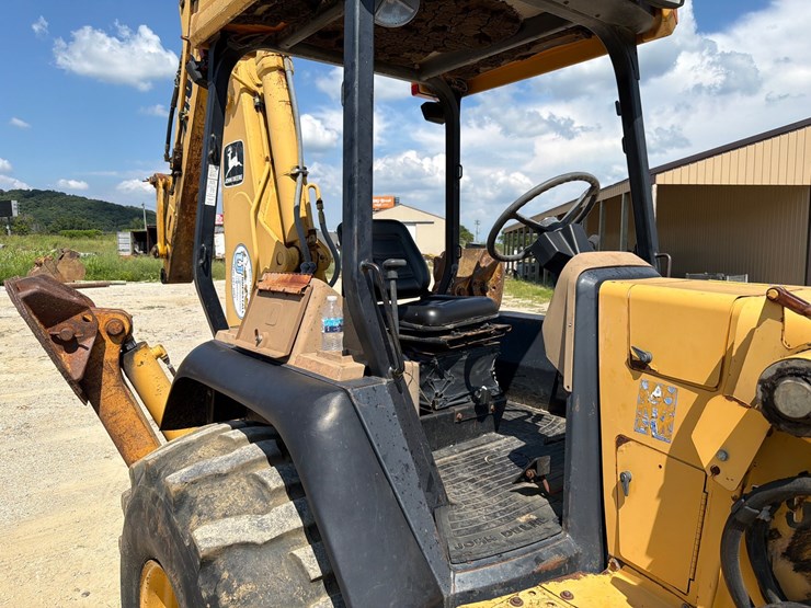 2000-deere-710d-image-22