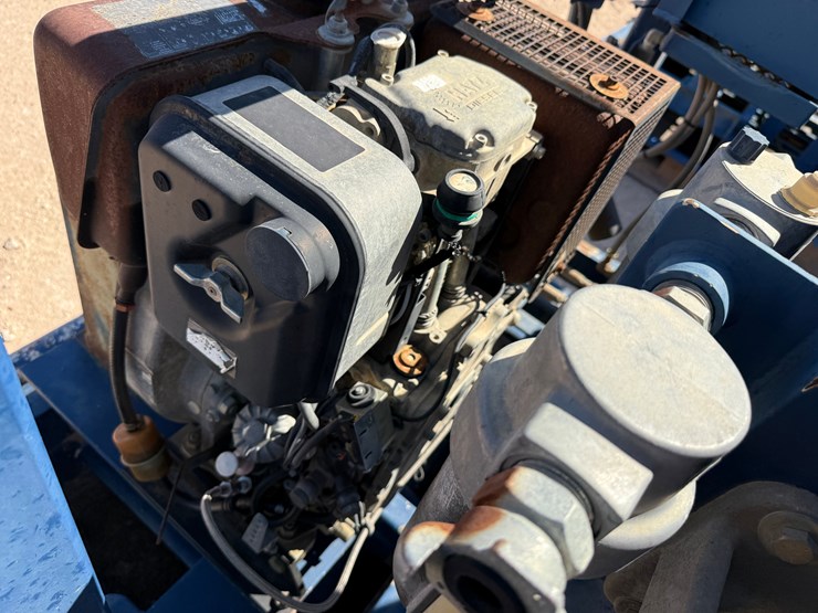 caterpillar-550-image-8