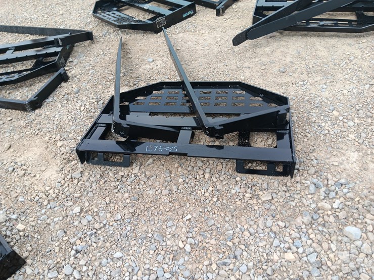 #l75-035-•-future-pallet-fork-skid-steer-attachment-image-1