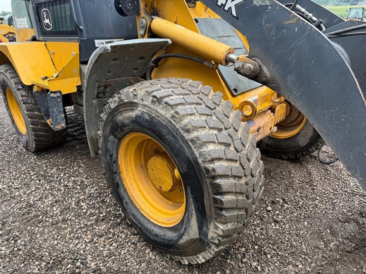 deere-324k-image-11