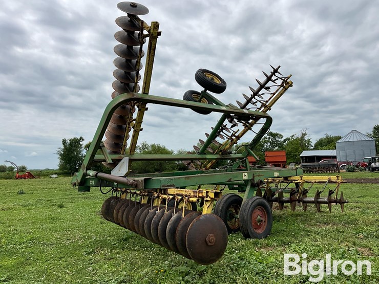 john-deere-220-image-5