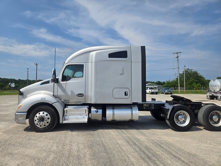 2018-kenworth-t680-image-7
