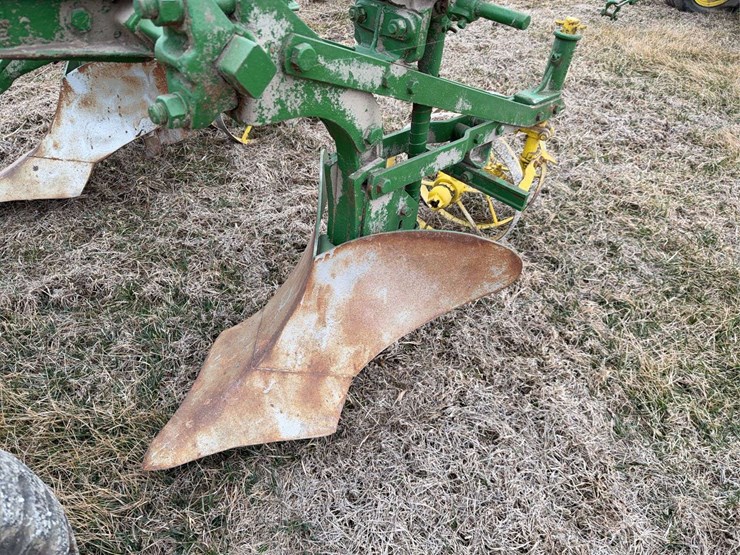 john-deere-pull-type-two-row-planter-image-16
