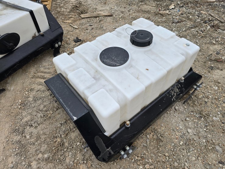 #23964-•-sprayer-tank-skid-steer-roof-mount-image-5