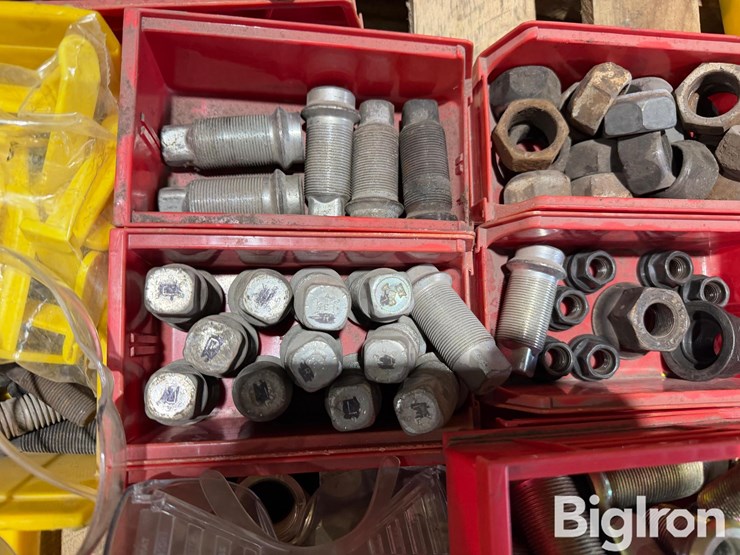 pallet-of-misc-truck-parts-image-15