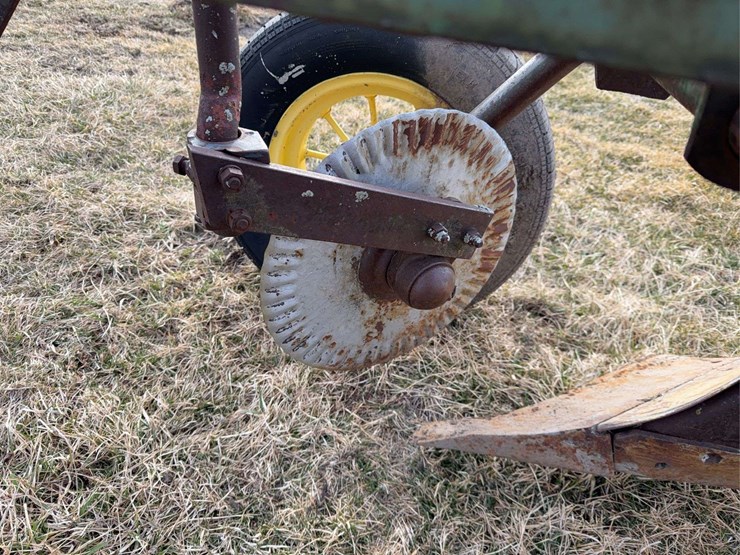 john-deere-pull-type-three-bottom-plow-image-28