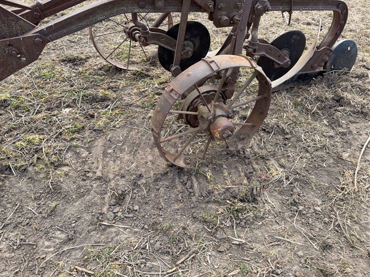 john-deere-pull-type-two-bottom-plow-image-10