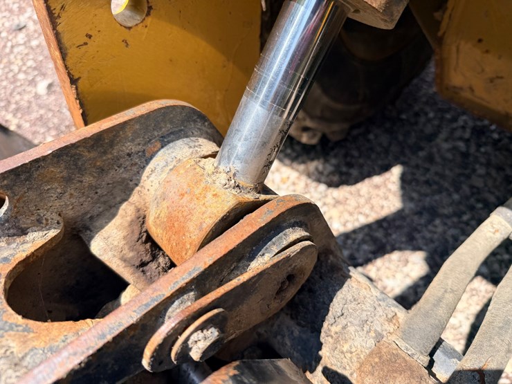 2014-caterpillar-272d-image-62