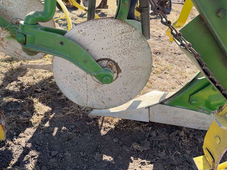 john-deere-pull-type-two-bottom-plow-image-24