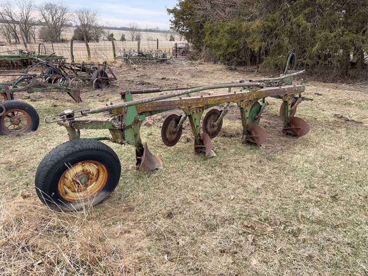 john-deere-pull-type-four-bottom-plow-image-5