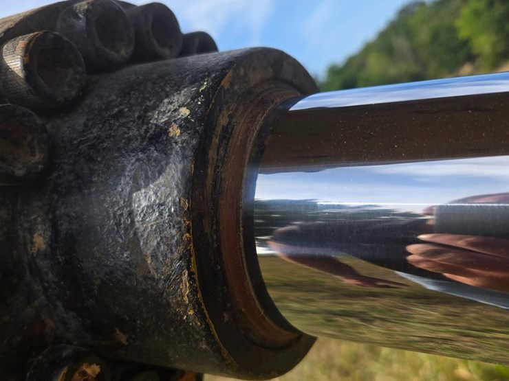 2019-caterpillar-320-image-92