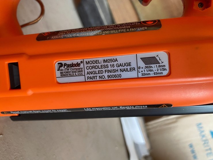 #3404-•-paslode-cordless-nail-gun-with-charger-image-6