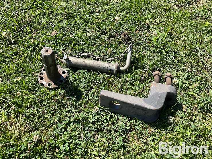 2019-massey-ferguson-5711-image-11