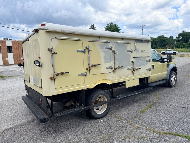 2010-ford-f550-image-15