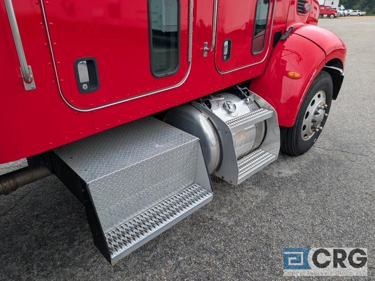 2010-peterbilt-335-image-23